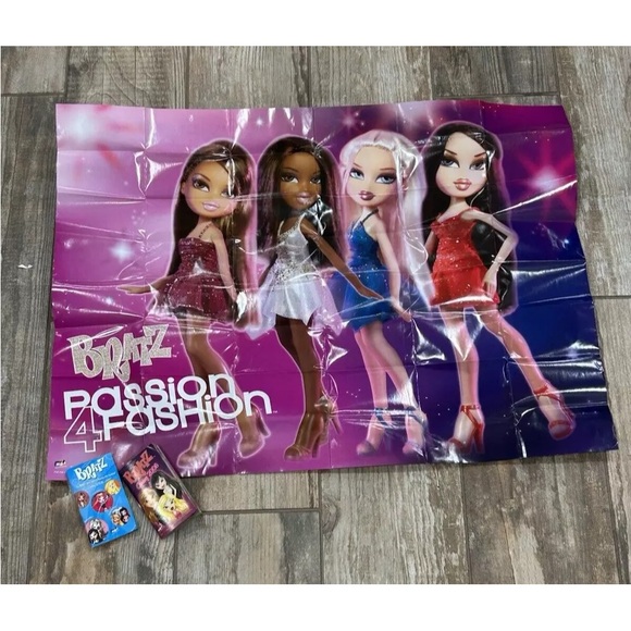 Bratz Passion 4 Fassion Doll Poster 18in x 24 in and 2 advertisement booklets - Picture 1 of 5